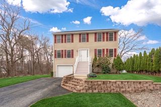 3 Lee St, Wilmington, MA 01887