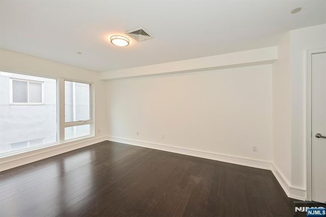 310 Cliff Lane C002D, Cliffside Park, NJ 07010