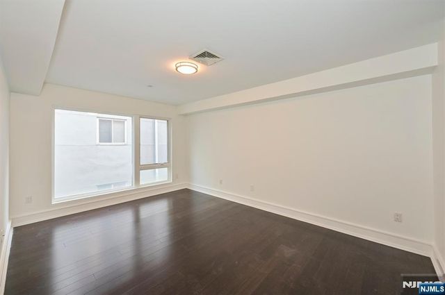 310 Cliff Lane C002D, Cliffside Park, NJ 07010