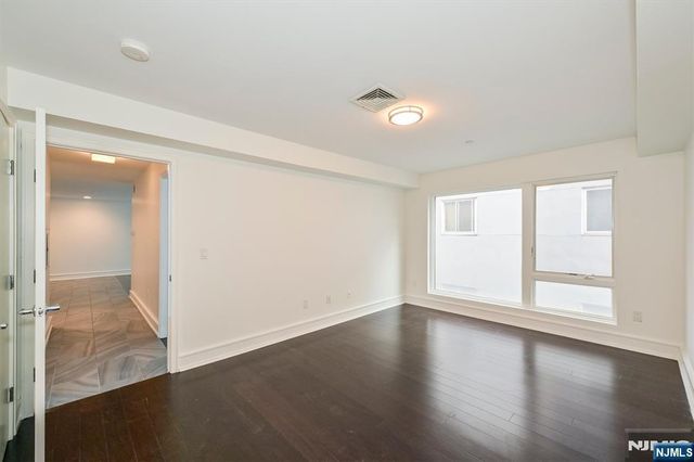310 Cliff Lane C002D, Cliffside Park, NJ 07010