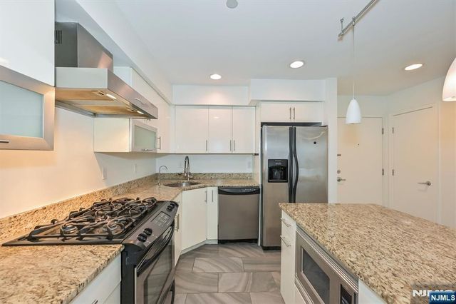 310 Cliff Lane C002D, Cliffside Park, NJ 07010