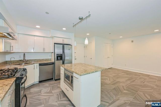 310 Cliff Lane C002D, Cliffside Park, NJ 07010