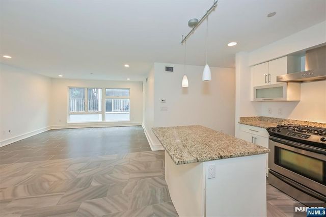 310 Cliff Lane C002D, Cliffside Park, NJ 07010