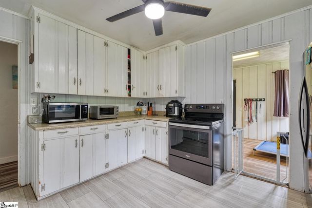 1504 E Rutherford Street, Landrum, SC 29356