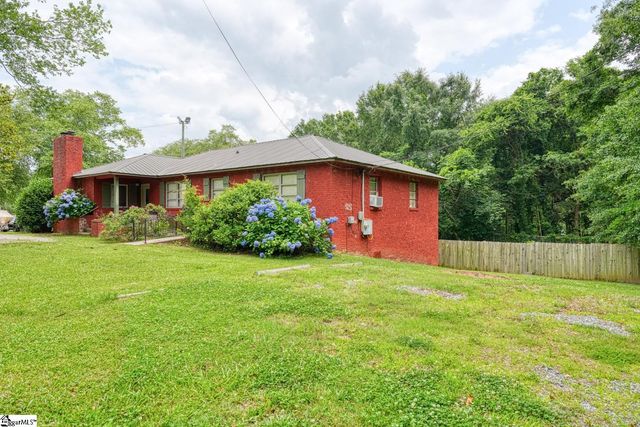 1504 E Rutherford Street, Landrum, SC 29356