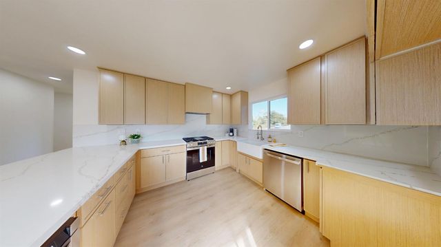 580 N Oak Ave, Oakdale, CA 95361