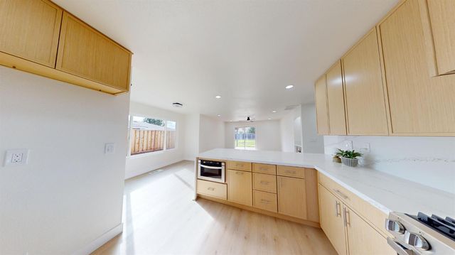 580 N Oak Ave, Oakdale, CA 95361