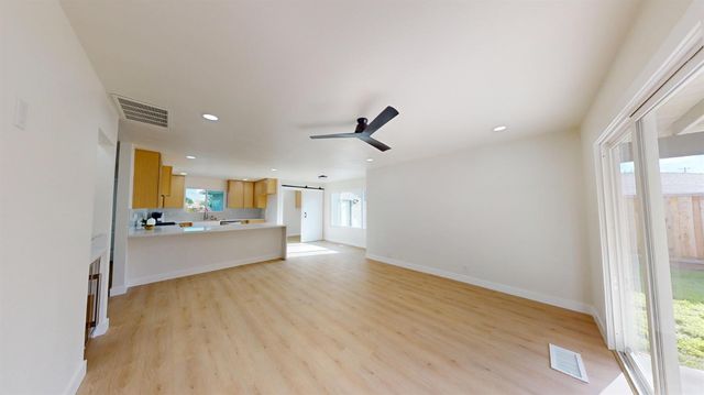 580 N Oak Ave, Oakdale, CA 95361