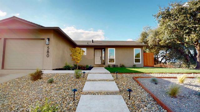 580 N Oak Ave, Oakdale, CA 95361