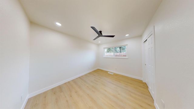 580 N Oak Ave, Oakdale, CA 95361