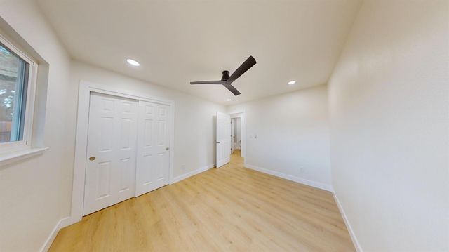 580 N Oak Ave, Oakdale, CA 95361