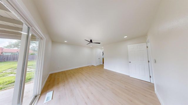 580 N Oak Ave, Oakdale, CA 95361