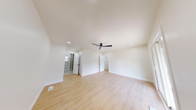 580 N Oak Ave, Oakdale, CA 95361