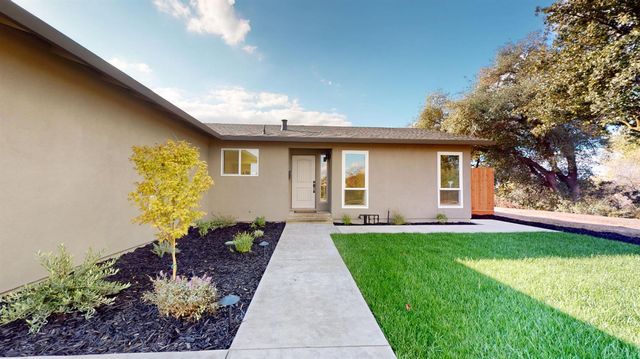 580 N Oak Ave, Oakdale, CA 95361