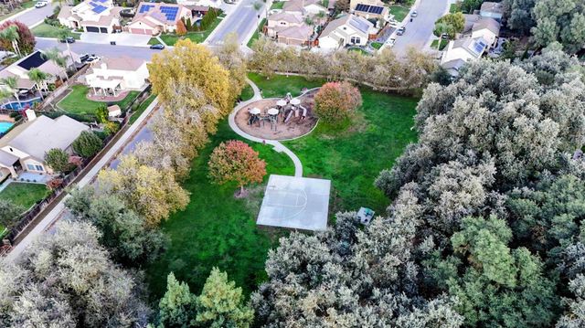 580 N Oak Ave, Oakdale, CA 95361