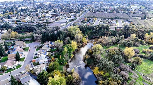 580 N Oak Ave, Oakdale, CA 95361