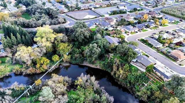 580 N Oak Ave, Oakdale, CA 95361