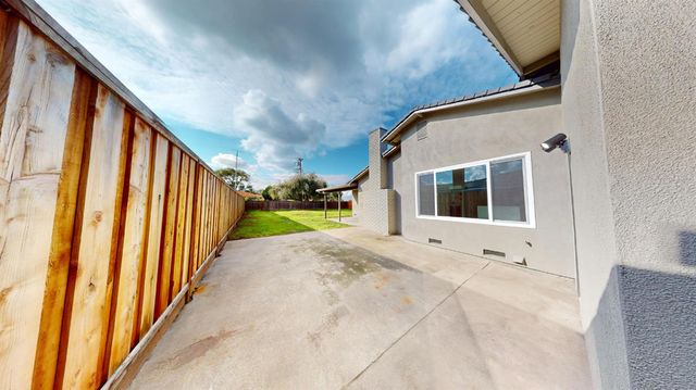 580 N Oak Ave, Oakdale, CA 95361