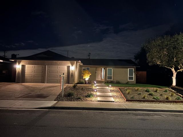 580 N Oak Ave, Oakdale, CA 95361