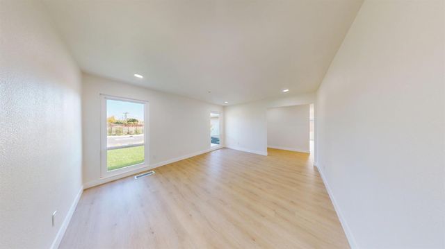 580 N Oak Ave, Oakdale, CA 95361