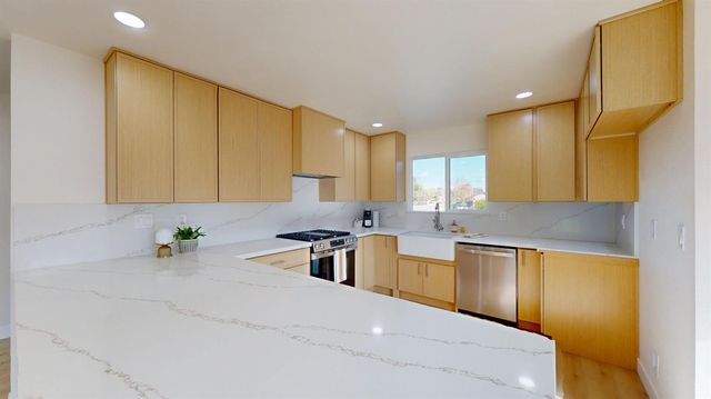 580 N Oak Ave, Oakdale, CA 95361