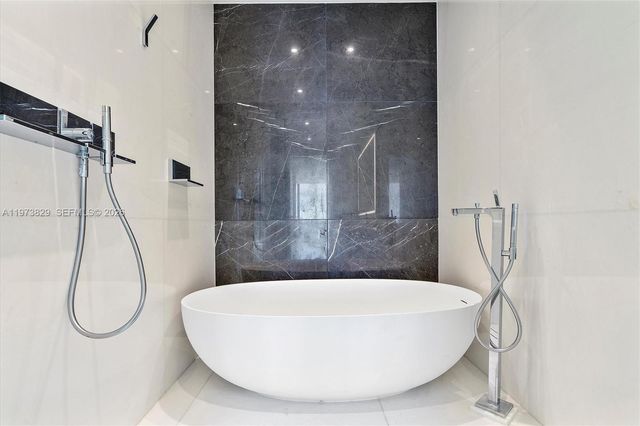 300 Biscayne Boulevard Way 903C, Miami, FL 33131