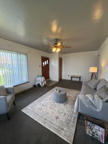 100 Monahan St, Hopewell Twp, PA 15001