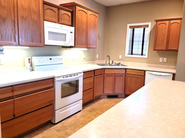 1228 CAMERON CIRCLE, Neenah, WI 54956