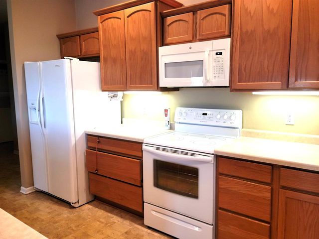 1228 CAMERON CIRCLE, Neenah, WI 54956