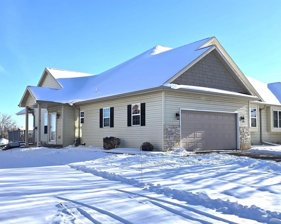 1228 CAMERON CIRCLE, Neenah, WI 54956