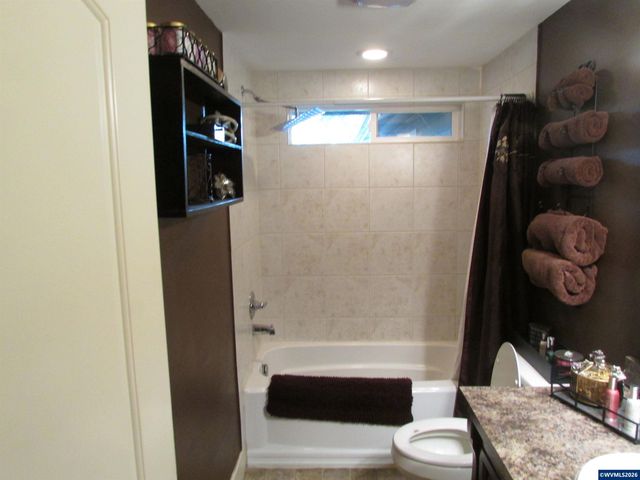 360 Cindy Ln NW, Mt Angel, OR 97362