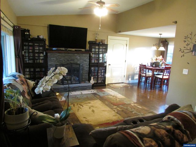 360 Cindy Ln NW, Mt Angel, OR 97362