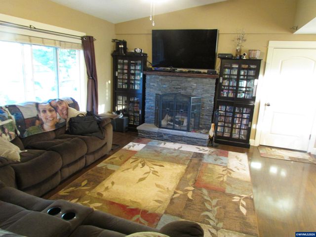 360 Cindy Ln NW, Mt Angel, OR 97362