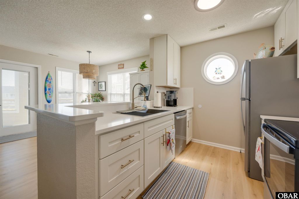 Image 14 of property listing at 721 Pirates Way Unit 721, Manteo, NC 27954