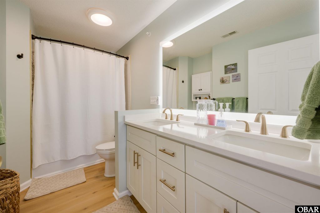 Image 27 of property listing at 721 Pirates Way Unit 721, Manteo, NC 27954