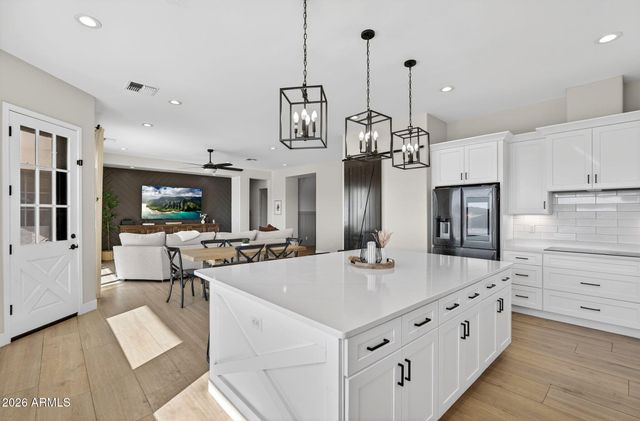 629 W CLOUD Road, Phoenix, AZ 85086