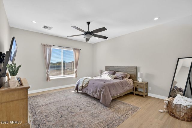 629 W CLOUD Road, Phoenix, AZ 85086