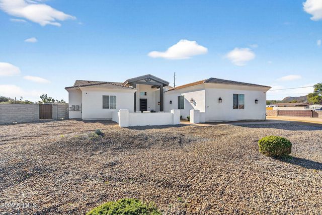 629 W CLOUD Road, Phoenix, AZ 85086