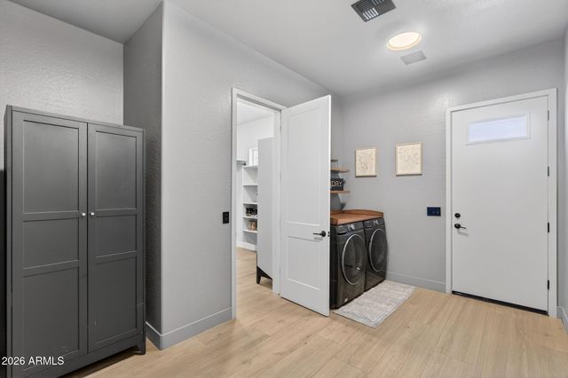 629 W CLOUD Road, Phoenix, AZ 85086