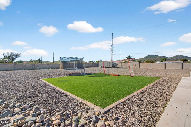 629 W CLOUD Road, Phoenix, AZ 85086