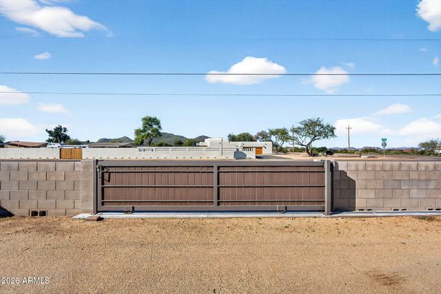 629 W CLOUD Road, Phoenix, AZ 85086