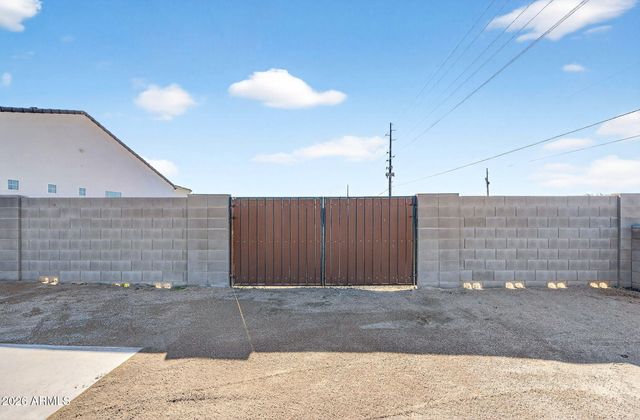 629 W CLOUD Road, Phoenix, AZ 85086