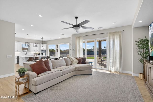 629 W CLOUD Road, Phoenix, AZ 85086