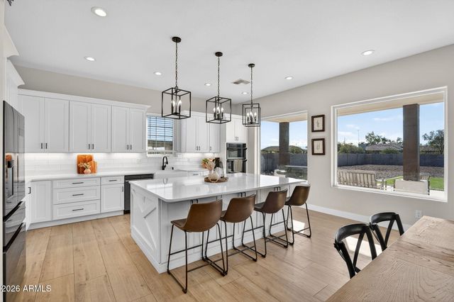 629 W CLOUD Road, Phoenix, AZ 85086