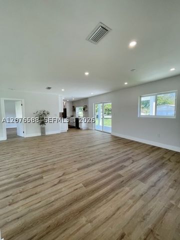 17051 SW 85th Ave, Palmetto Bay, FL 33157