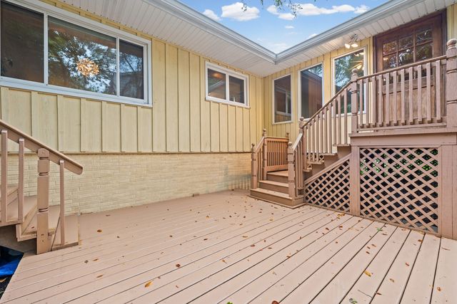 203 Maclaren Lane, Lake Bluff, IL 60044
