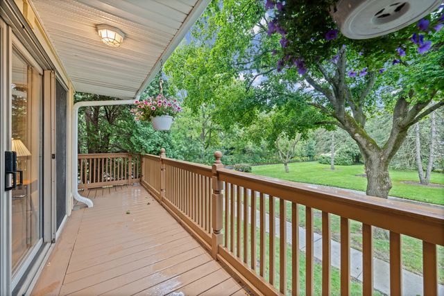 203 Maclaren Lane, Lake Bluff, IL 60044