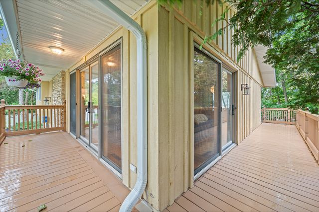 203 Maclaren Lane, Lake Bluff, IL 60044