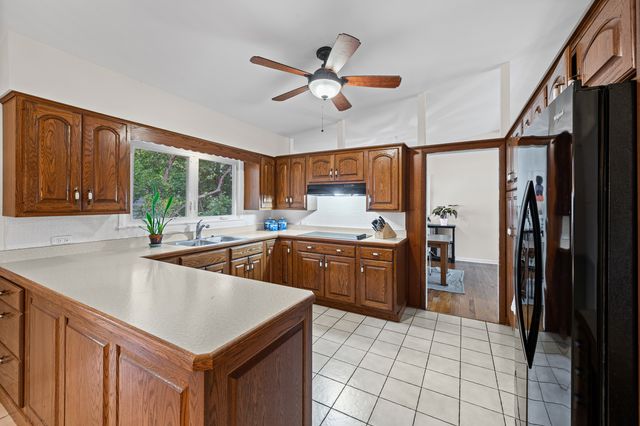 203 Maclaren Lane, Lake Bluff, IL 60044