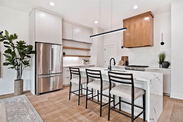 206 NW 9th Street, Bentonville, AR 72712